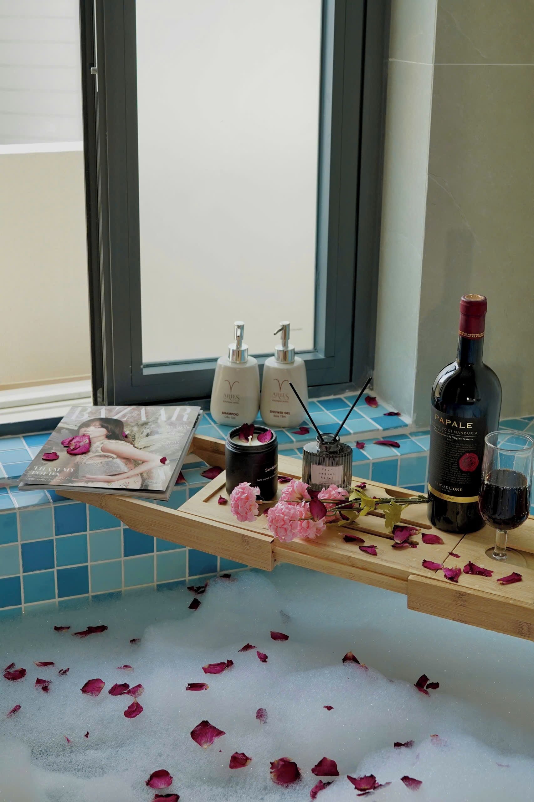 Deluxe-Zimmer, Balkon, Stadtblick | Badezimmer | Kostenlose Toilettenartikel, Haartrockner, Bidet, Handtücher