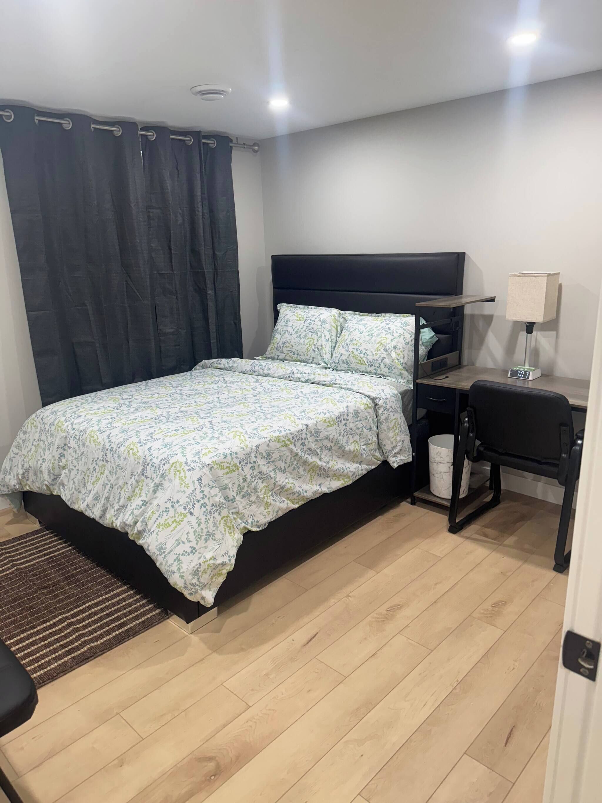 Room, 3 Bedrooms, Smoking