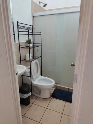 Hair dryer, towels, soap, toilet paper - Vrbo Property (San Miguel)