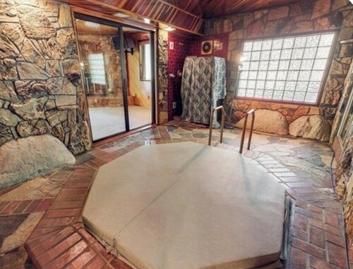 Spacious 4BR Cabin in Running Springs • AC • Mountain Escape”