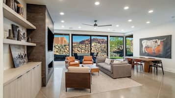 Smart TV, fireplace