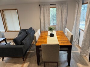 Dining -  3-bedroom house in Homer perfect for your next getaway (Homer)