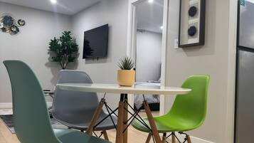 Room, 2 Bedrooms, Smoking | Dining room