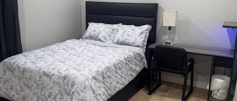 Room, 2 Bedrooms, Smoking | 2 bedrooms
