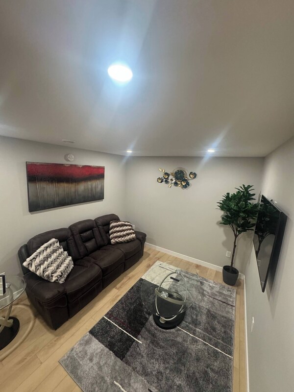 Room-cozy 2br Suite At Winnipeg South - Winnipeg