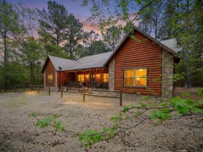 Exterior - Camp Broken Bow - Pickleball, Arcade & Hot Tub · Private Resort for Groups (Broken Bow)