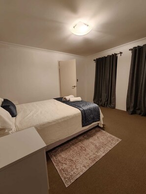WiFi, bed sheets