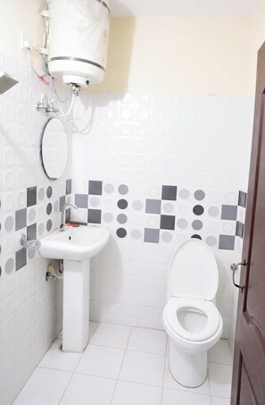 Double Room | Bathroom | Shower, slippers, soap, shampoo - Hotel Khan Basera Bhubaneswar (Bhubaneswar)
