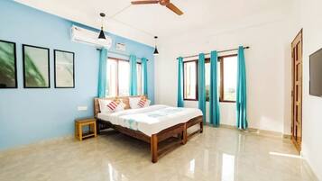 Deluxe Double Room, Multiple Beds, Air conditioning | Hypo-allergenic bedding, desk, soundproofing, free WiFi