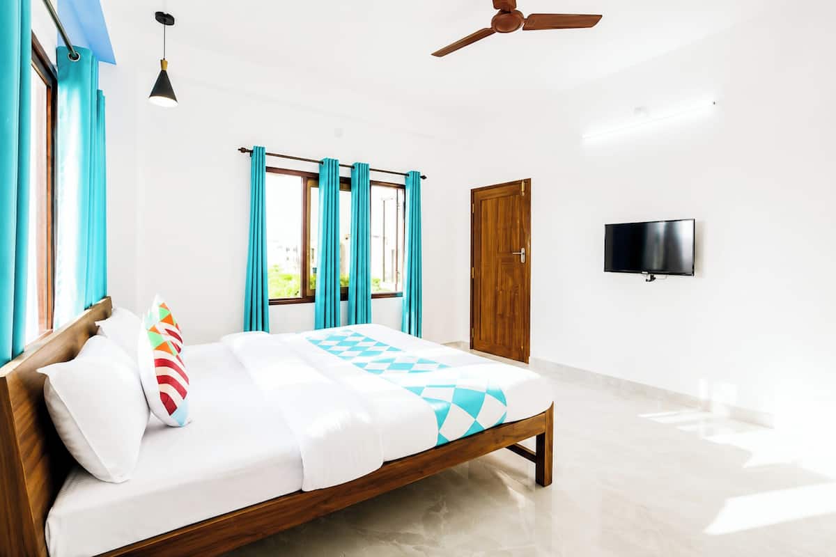 Hypo-allergenic bedding, desk, soundproofing, free WiFi
