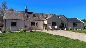 A two-story house with a gravel driveway and a grassy lawn. - Nether Clashnoir Glenlivet (Ballindalloch)