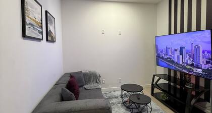 Selah’s Suite - Cozy Modern Getaway