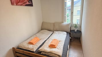 WiFi, bed sheets