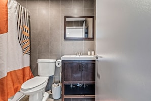 SĂšche-cheveux, serviettes fournies, savon, papier toilette
