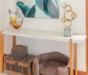 Interior - Oasis Mansion: 5 Spacious Suites and Exclusive Beach Access (Guarujá)