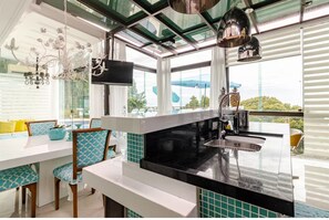 Dining - Oasis Mansion: 5 Spacious Suites and Exclusive Beach Access (Guarujá)