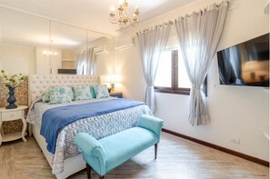 5 bedrooms, iron/ironing board, free WiFi, bed sheets - Oasis Mansion: 5 Spacious Suites and Exclusive Beach Access (Guarujá)