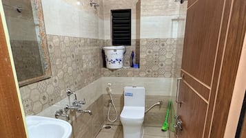 Douche, serviettes fournies, savon