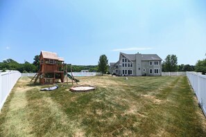 Children’s area - Peaceful house with 5 bedrooms & pool (North Haven)