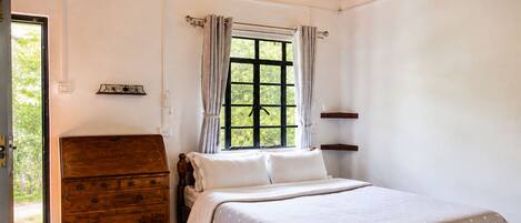 Iron/ironing board, free WiFi, bed sheets, wheelchair access