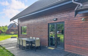 Outdoor dining - Nice home in Kolczewo (Kolczewo)