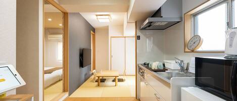 Basic Twin Room | Private kitchen