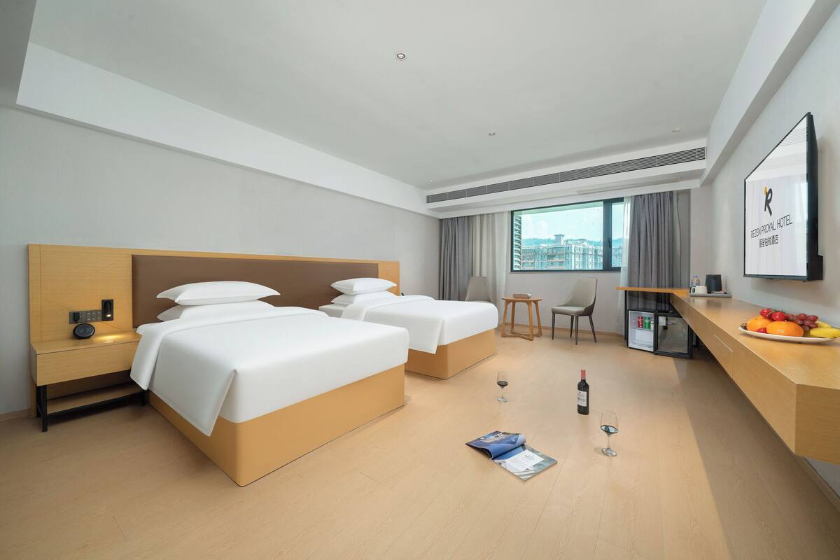 Executive Twin Room | Premium bedding, down comforters, desk, laptop workspace