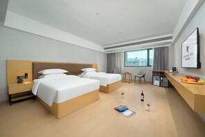 Phòng 2 giường đơn Executive | Bộ đồ giường cao cấp, chăn bông, bàn 