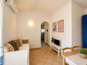 TV - Domo Lughe - Bright home near Porto Istana (Olbia)
