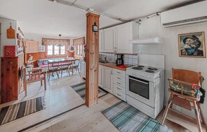 Fridge, microwave, oven, stovetop - 2 bedroom lovely home in Visseltofta (Visseltofta)