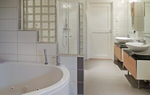 Shower - Cozy home in åsa with sauna (Åsa)