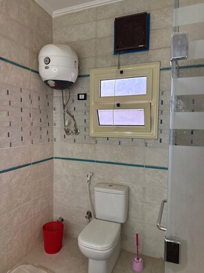Toallas, jabón, papel de baño 