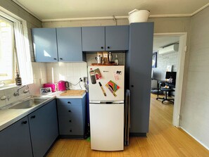 Fridge, microwave, oven, stovetop - Bright 1-Bed Apartment · Footscray's Best Kept Secret (Footscray)