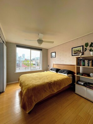 1 bedroom, desk, free WiFi, bed sheets - Bright 1-Bed Apartment · Footscray's Best Kept Secret (Footscray)