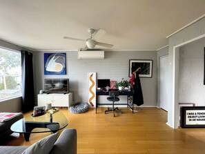 Smart TV - Bright 1-Bed Apartment · Footscray's Best Kept Secret (Footscray)