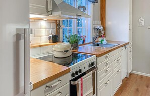 Fridge, microwave, stovetop, dishwasher - 2 bedroom cozy home in Tingsryd (Tingsryd)