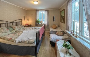 Travel cot, free WiFi - 2 bedroom cozy home in Tingsryd (Tingsryd)