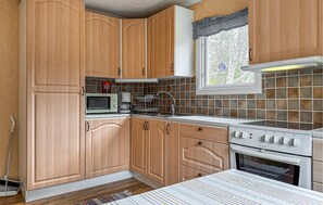 Fridge, stovetop, coffee/tea maker, cookware/dishes/utensils - 2 bedroom amazing home in Visby (Visby)