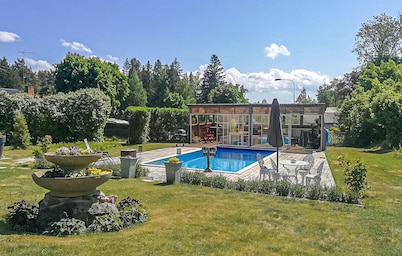 Beautiful home in Ljusfallshammar