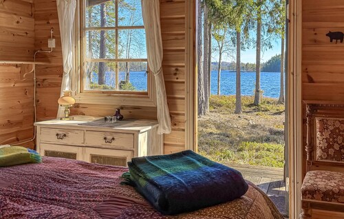 Awesome home in Grythyttan with lake view