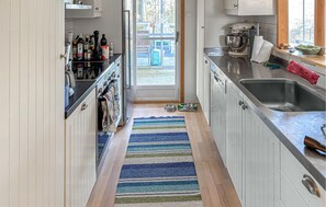 Fridge, microwave, oven, stovetop - Gorgeous home in Värmdö (Värmdö)