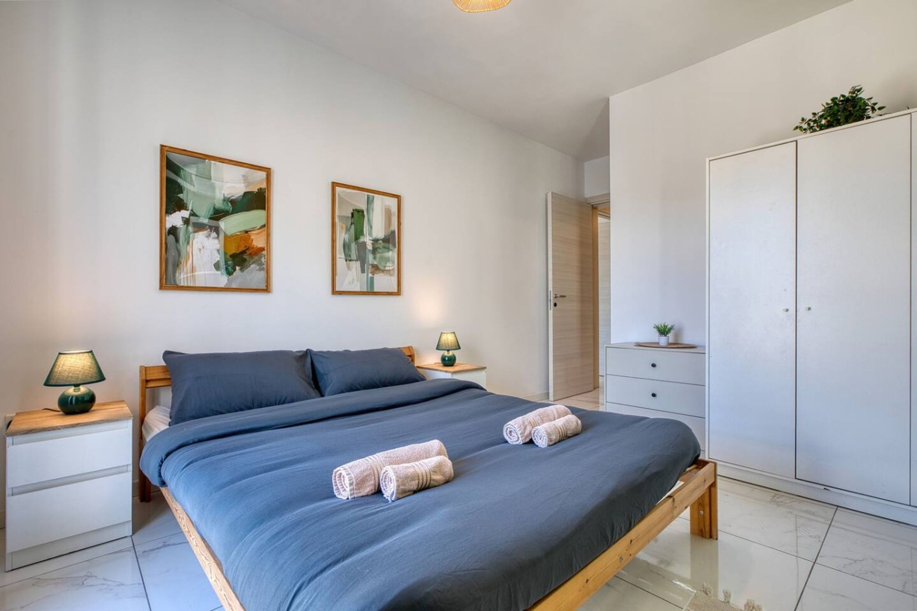 Apartment, Smoking