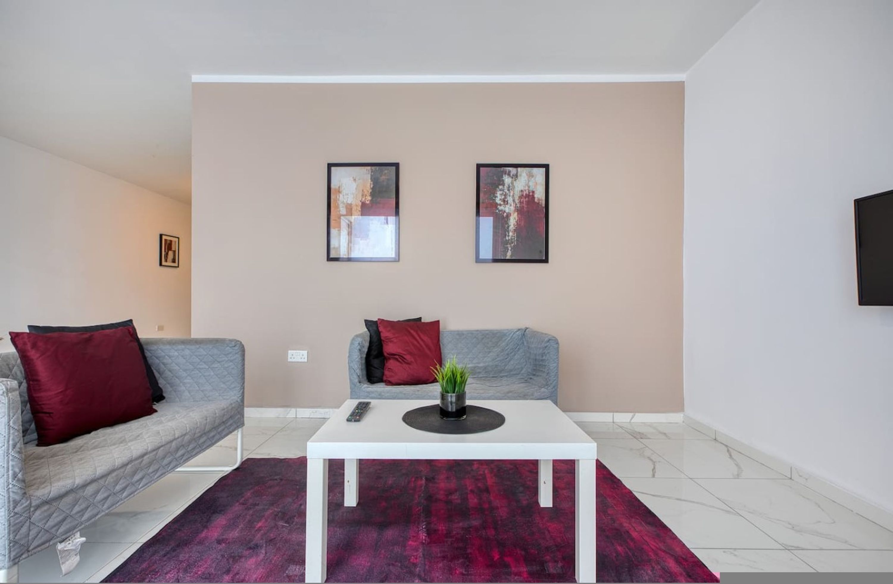 Apartment, Smoking