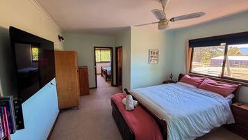 Iron/ironing board, Internet, bed sheets