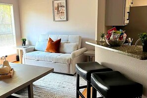 Smart TV, chimenea, monitor de computadora