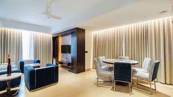 Luxury Studio Suite | Dining