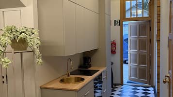 Standard-studiolejlighed - eget badeværelse | Privat køkken