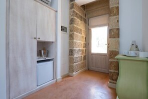 Triple Room, Courtyard View | Interior