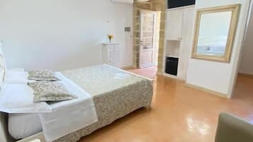 Deluxe Double Room, Courtyard View