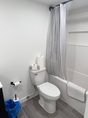 Room, 1 Bedroom, Smoking | Bathroom